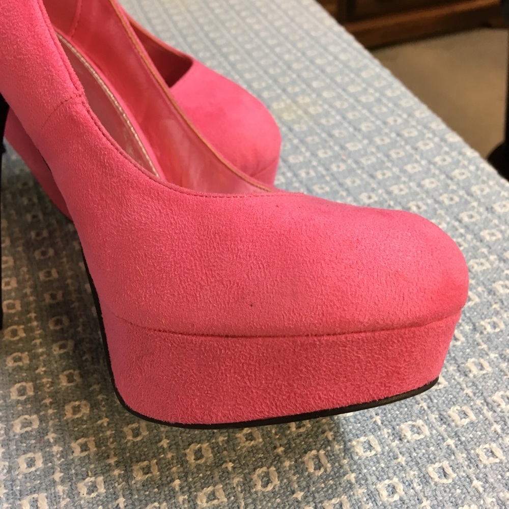 Shoes - Picture 4 of 7